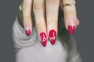 Unghiile cu Gel Povești de Transformare, Avantaje, Dezavantaje și Tendințe Creative
